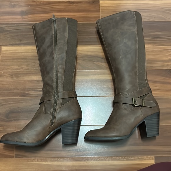 Fall boots - Picture 2 of 2